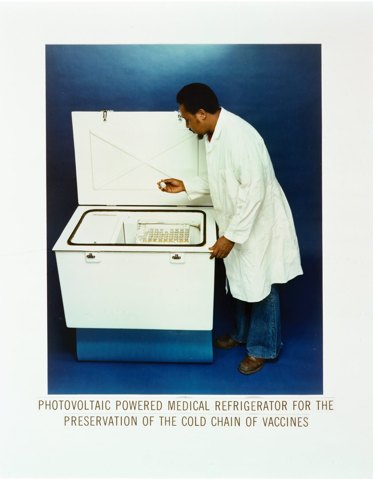Chest freezer lid — crawler chain conveyor mid-volume