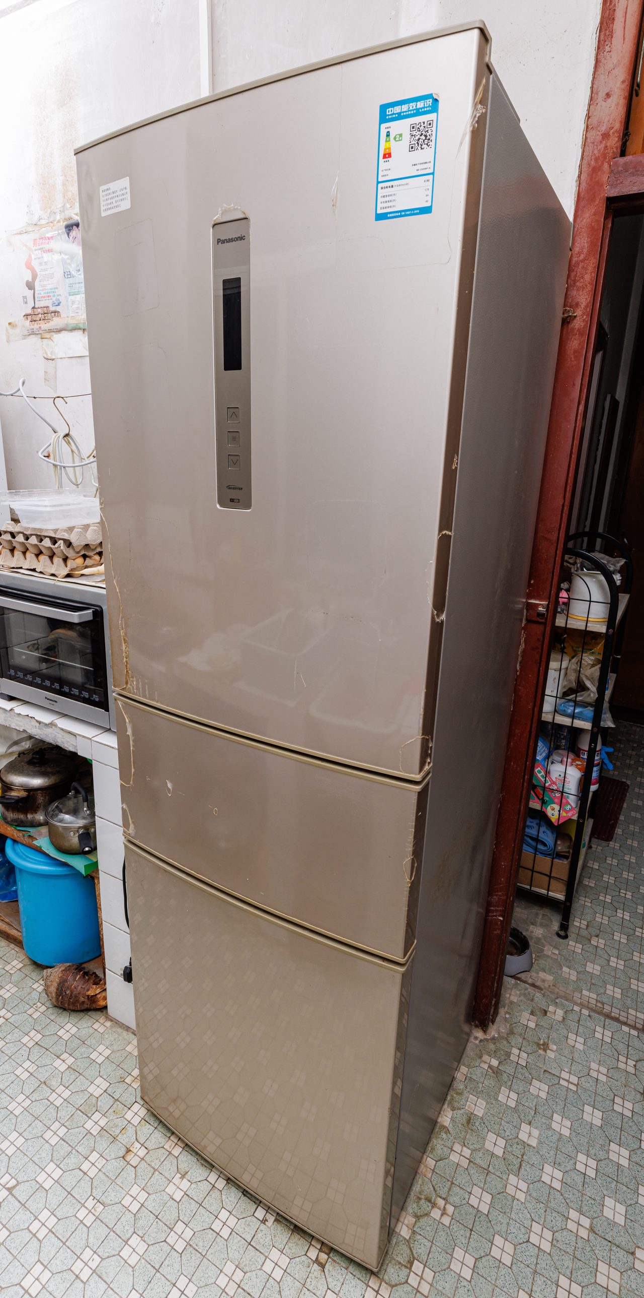 Commercial multi-door refrigerator door — 16-station crawler output