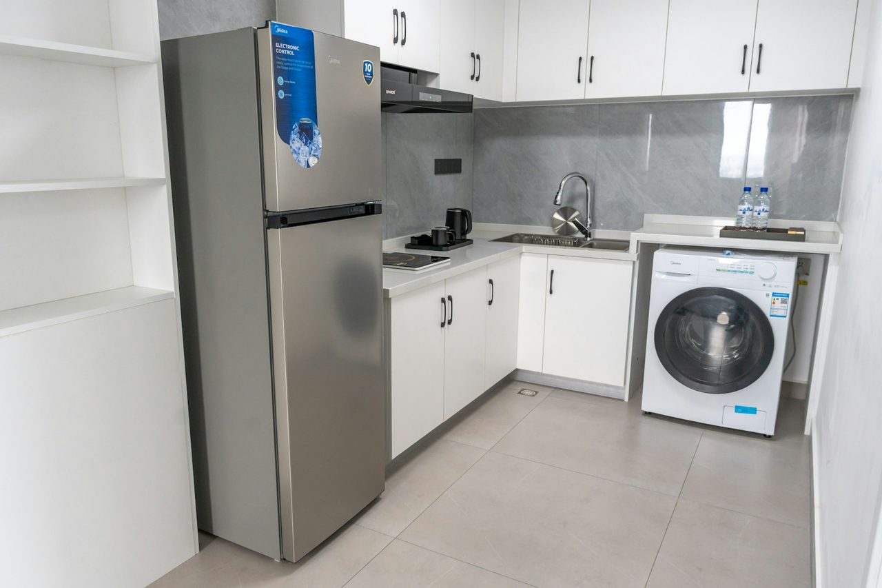 Household 2-door / French-door / side-by-side refrigerator door — crawler line