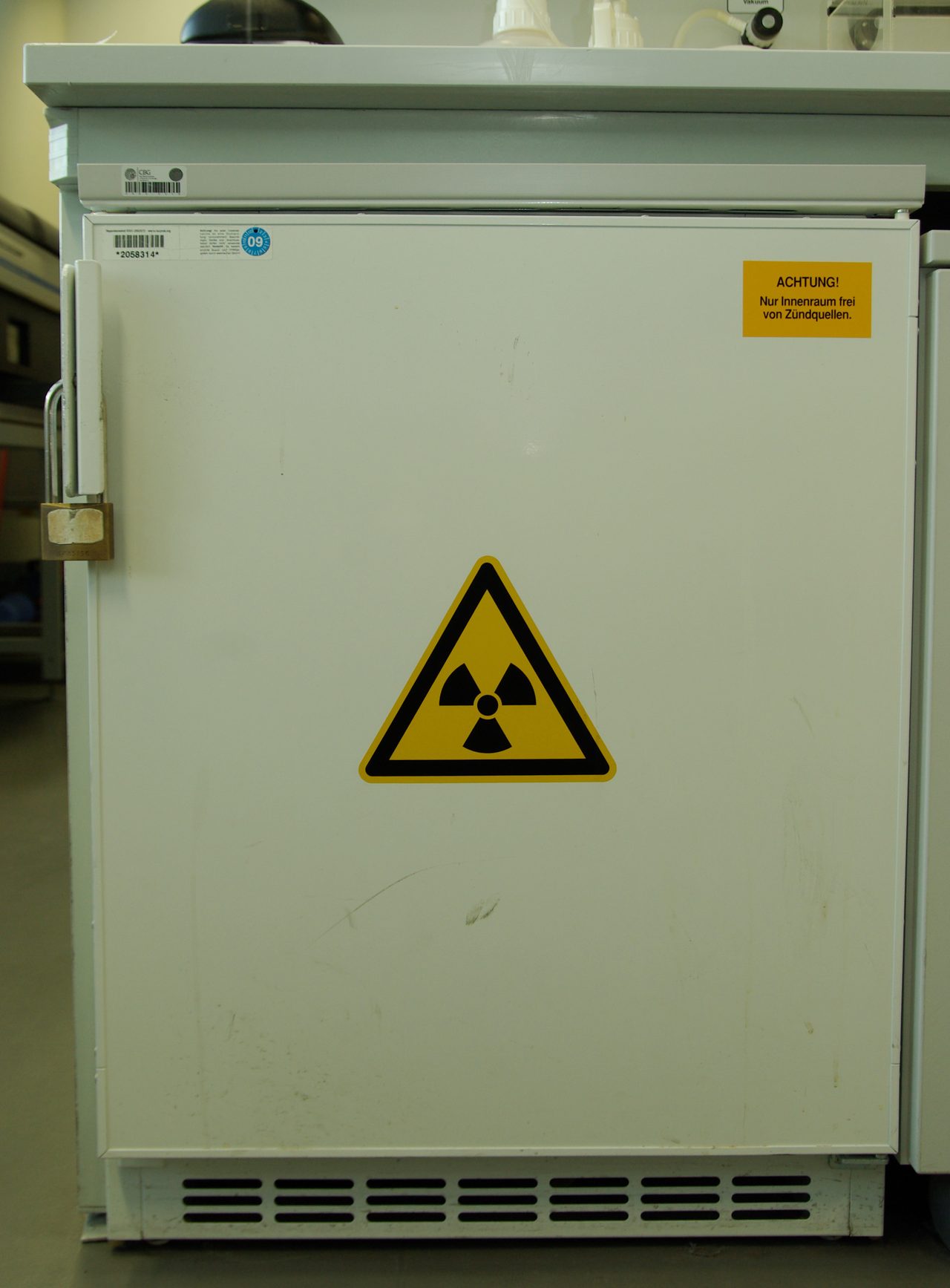 Vaccine refrigerator door — 380 mm deep PU core, servo positioning