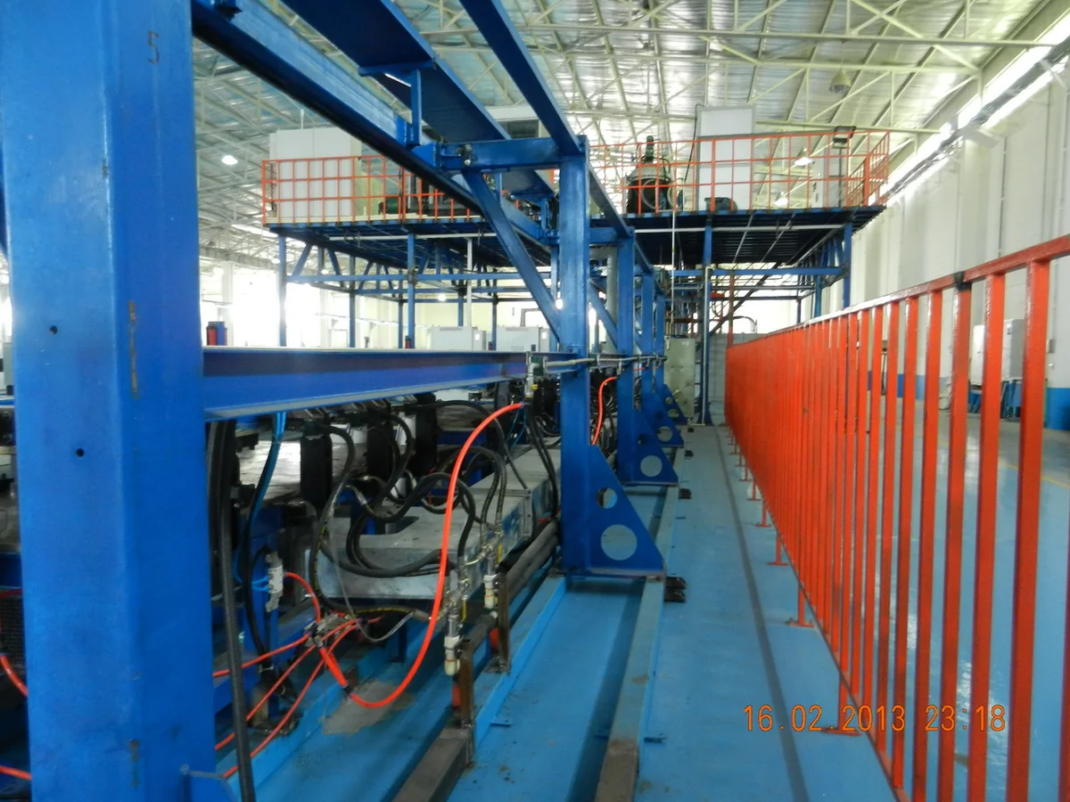 16-Station Crawler-Chain Door Foaming Line