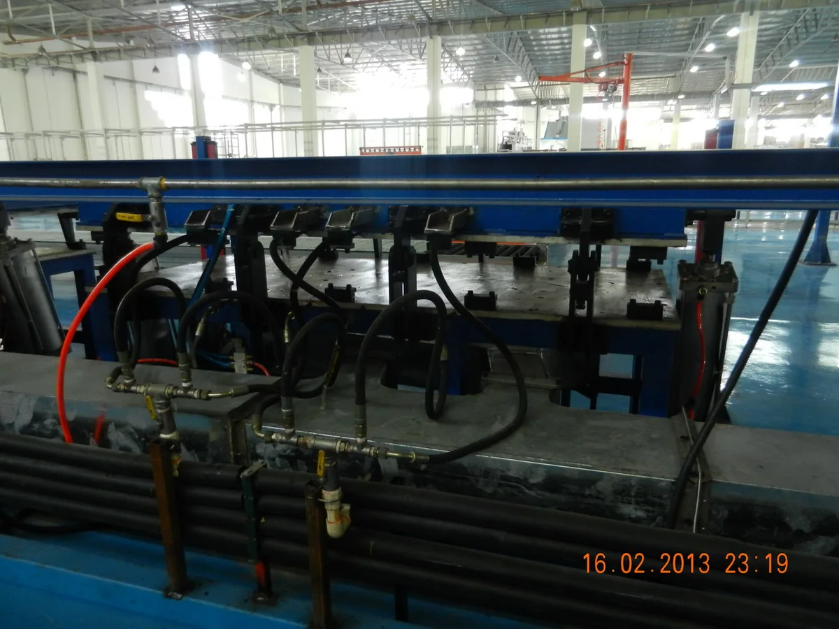 Manual Rotary 4-Station Door Foaming Specialty Machine